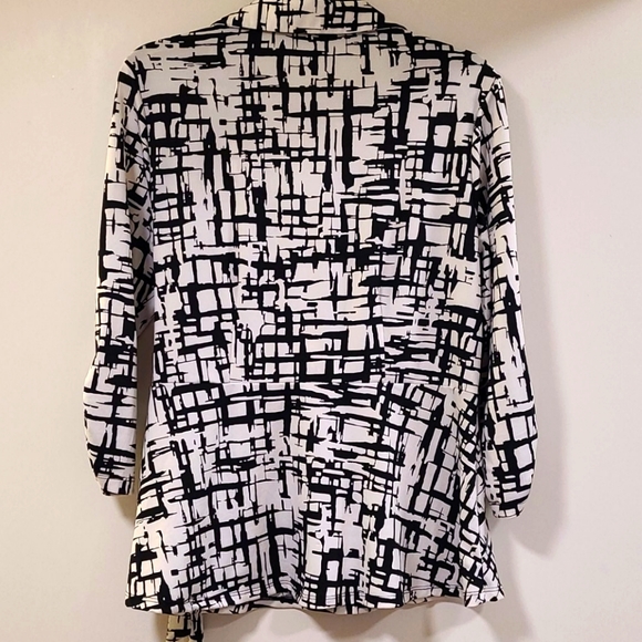 Per Seption Concept L Faux Wrap blouse. - Picture 5 of 5